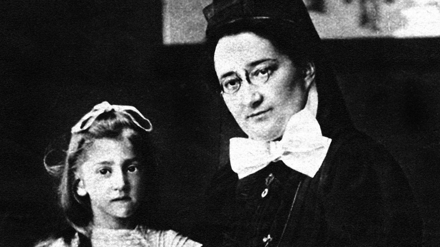 Polizeiorganisation und der Umgang mit Heterogenität Henriette Arendt (rechts) mit einem unbekannten Mädchen