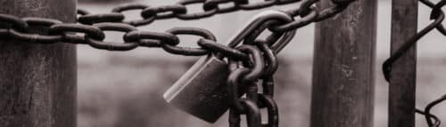 Beitragsbild für Setha Low – Behind the Gates