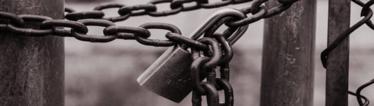 Beitragsbild für Setha Low – Behind the Gates