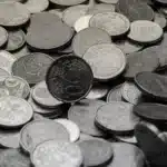 Soziale Ungleichheit Nahaufnahme von Euro-Münzen zur Illustration sozialer Ungleichheit