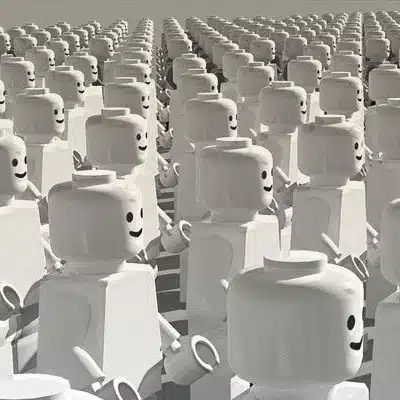 Viele identische Figuren als Symbol für statistische Erfassung von Kriminalität und große Fallzahlen in der Polizeilichen Kriminalstatistik