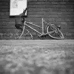 Routine Activity Approach Unbeaufsichtigtes Fahrrad als Beispiel für eine Tatgelegenheit im Routine Activity Approach.
