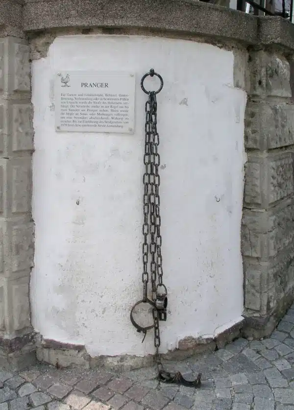 Der Pranger auf dem Ilmenauer Marktplatz fand bis in das Jahr 1839 Anwendung.