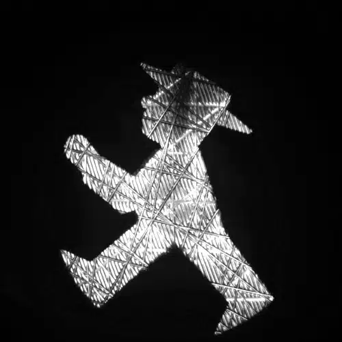 Berliner Ampelmännchen als Symbol für soziale Regeln, urbane Ordnung und das Berliner Milieu der Serie 4 Blocks.