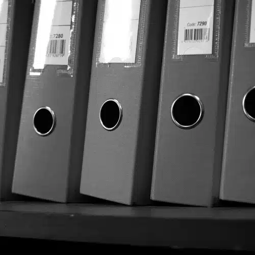 Aktenordner als Sinnbild für Cohens Werk "Visions of Social Control"