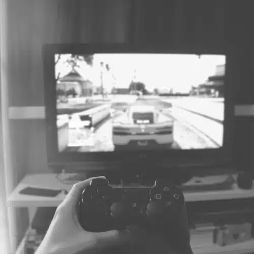 Computerspiele als Gegenstand kriminologischer Forschung – Spieler vor Videospielbildschirm