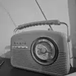 Medien und sozialer Wandel: Eine kurze Geschichte der Unterhaltungstechnik ein altes Radio als Symbolbild für die Geschichte der Unterhaltungstechnik