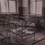 Erving Goffman – Asyle. Über die soziale Situation psychiatrischer Patienten und anderer Insassen (1961) Ein verlassenens Krankenhaus als Symbolbild für eine totale Institution nach Erving Goffman