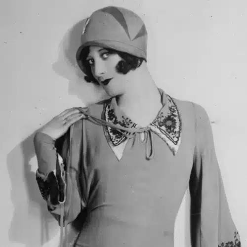 Frau im Stil der Goldenen Zwanziger als Symbolbild für Babylon Berlin