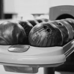 Bowlingkugeln als Symbolbild für die Dokumentation "Bowling for Columbine"