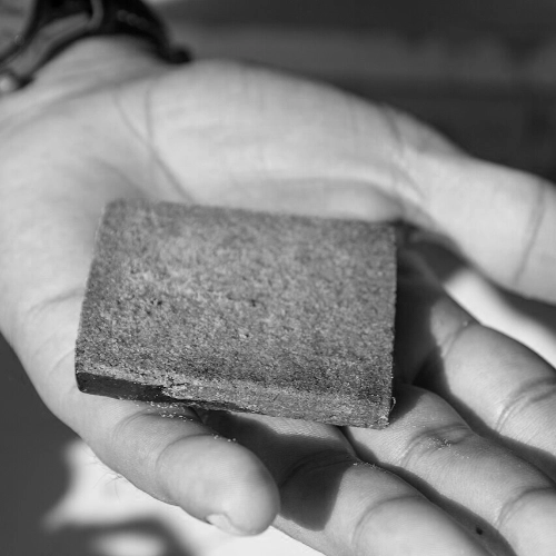 Haschischblock in einer Hand – Symbolmotiv zu Midnight Express (1978)