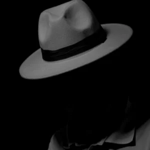 Fedora-Hut als Symbol für Film Noir, Ermittlungen und Polizeiarbeit in L.A. Confidential (1997).