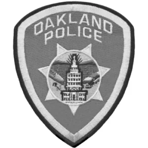 Schulterabzeichen des Oakland Police Department (OPD), dessen Reformprozess im Mittelpunkt der Dokumentation The Force steht.