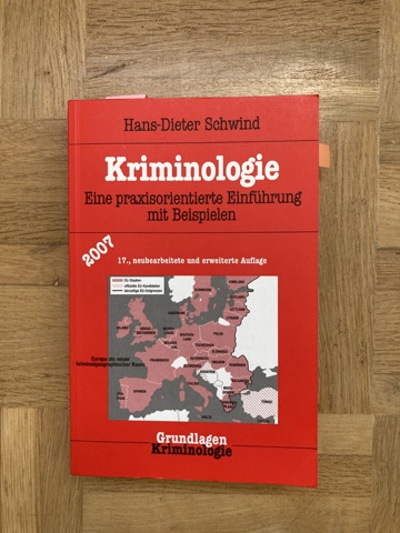 Schwind: Kriminologie. Eine praxisorientierte Einführung mit Beispielen. Der Klassiker im deutschsprachigen Raum.