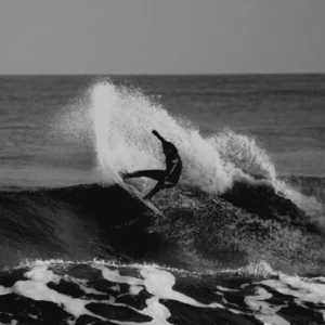 Surfer auf einer brechenden Welle – zentrales Motiv in Point Break (1991)